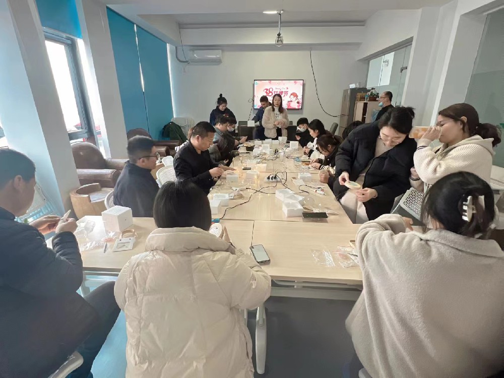 情暖“三八”節(jié) 感恩求奮進(jìn)